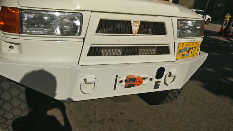 The lights seem to be of a 1991 ish Land Cruiser...